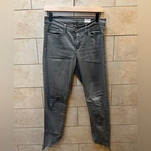 Bridge by Gly olive colored women’s skinny jeans with frayed hem Great condition